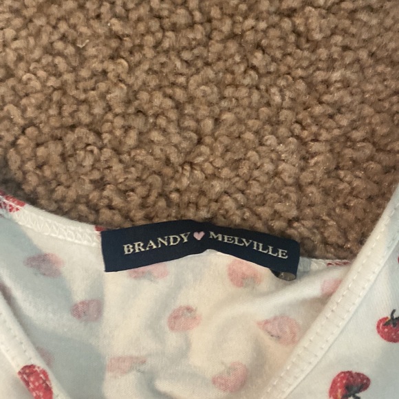 Brandy Melville Cropped tank top - Picture 2 of 3